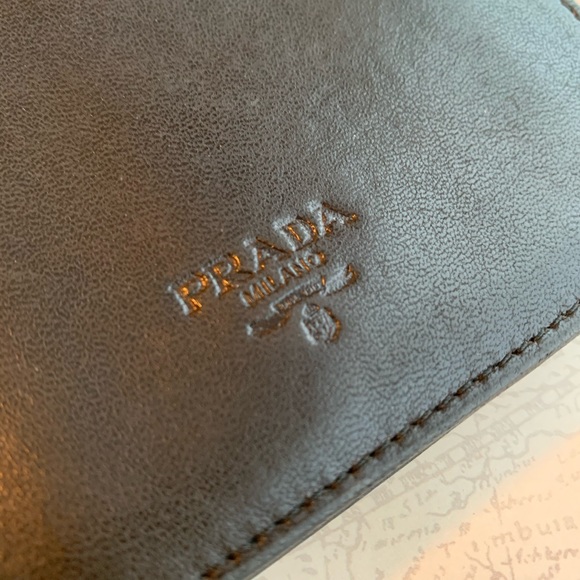 Prada classic two fold wallet - Picture 2 of 11